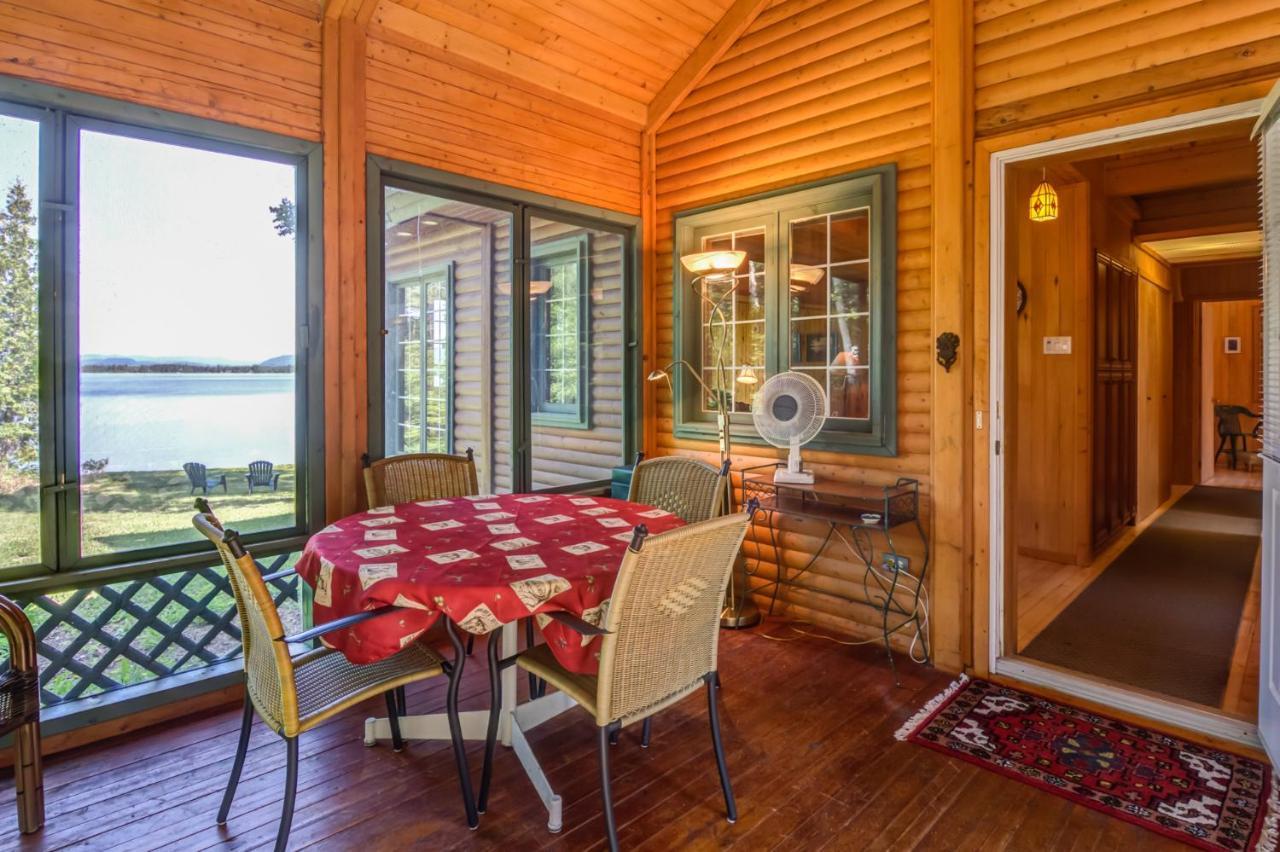 Le Cent Villa Chicoutimi Eksteriør billede