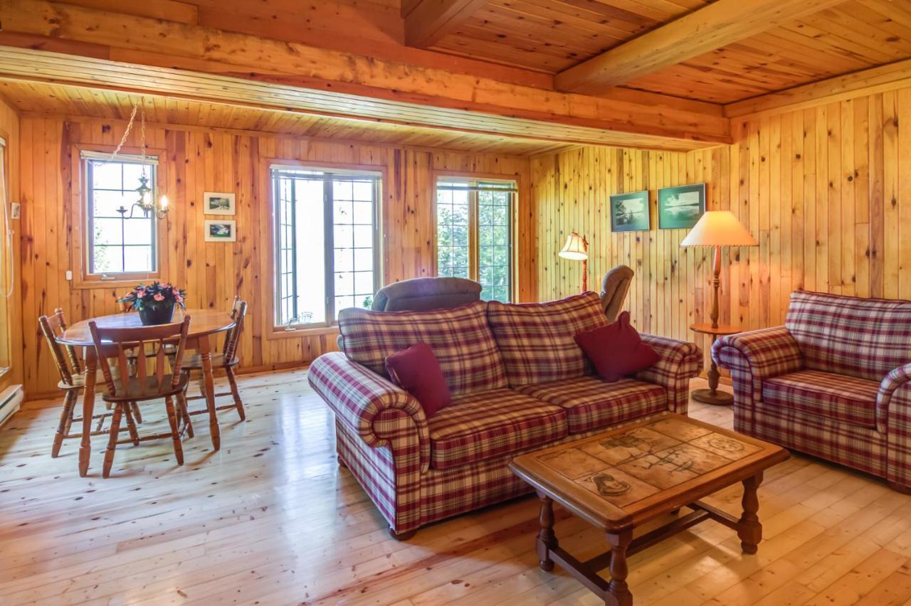 Le Cent Villa Chicoutimi Eksteriør billede